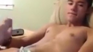 super cute asian twink jerking off on webcam (2'20'')