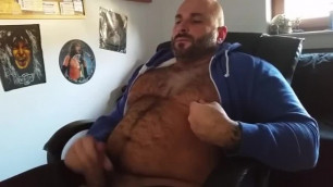 Hairy turkish muscle bear jerking