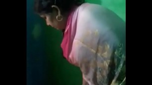 Indian randi aunty showing gand and twerking