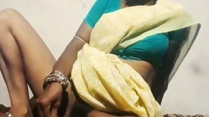 Indian village desi bhabhi – fingering and carrots fuck