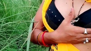 Outdoor Sex In Yellow Saree. Indian Village Sex Video With Clear Hindi Audio, Babita-X-Singh