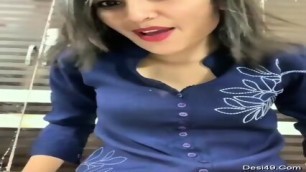 Indian Sexy Webcam Girl Shows Her Erotic Pussy Play